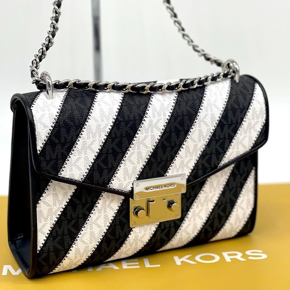 Michael Kors Rose MD Flap Shoulder Bag Bla… - Picture 2 of 13